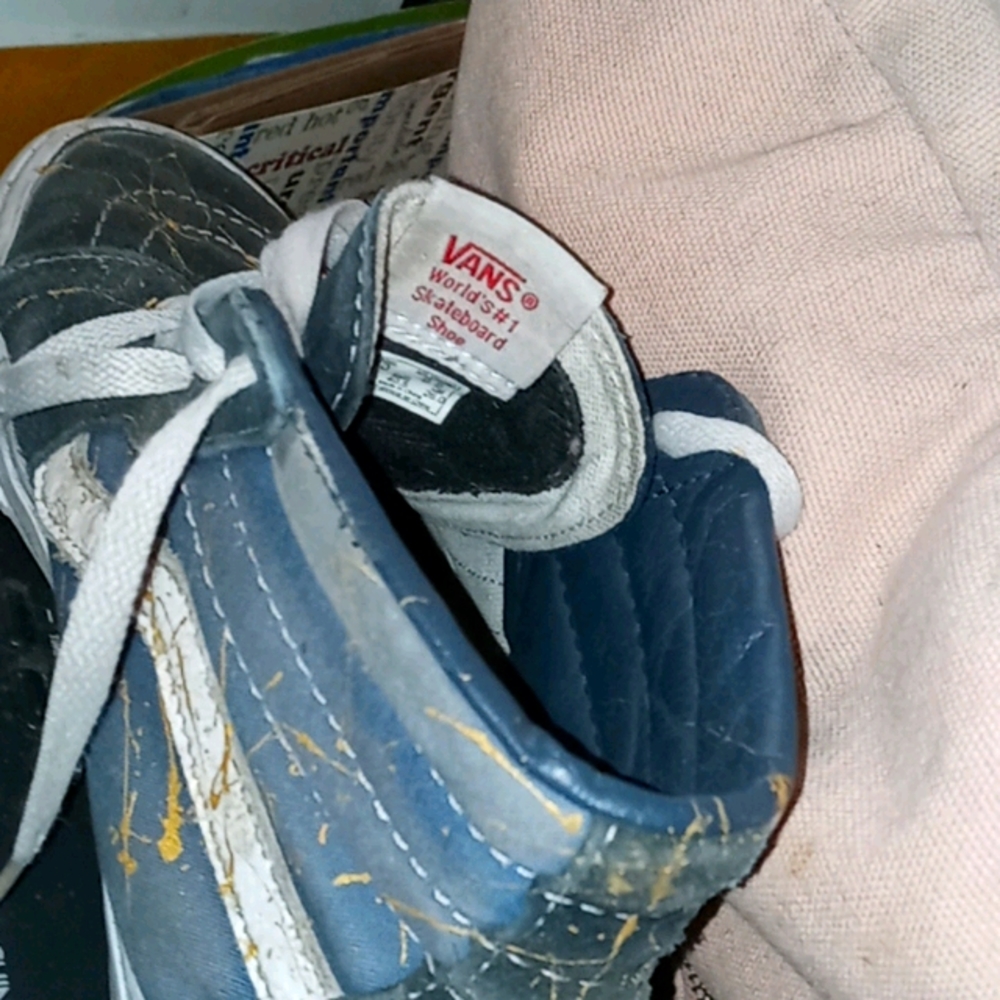 🔵 blue/gold 🟡Vans (gently used)